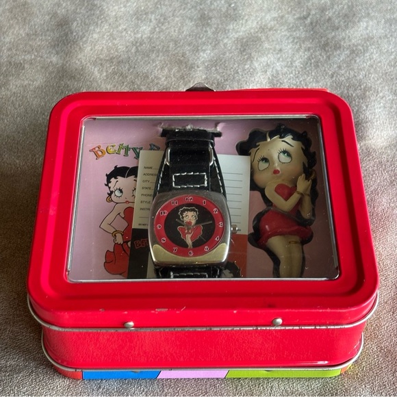 Betty Boop Fashion Watch and Figurine Gift Set - Picture 8 of 10